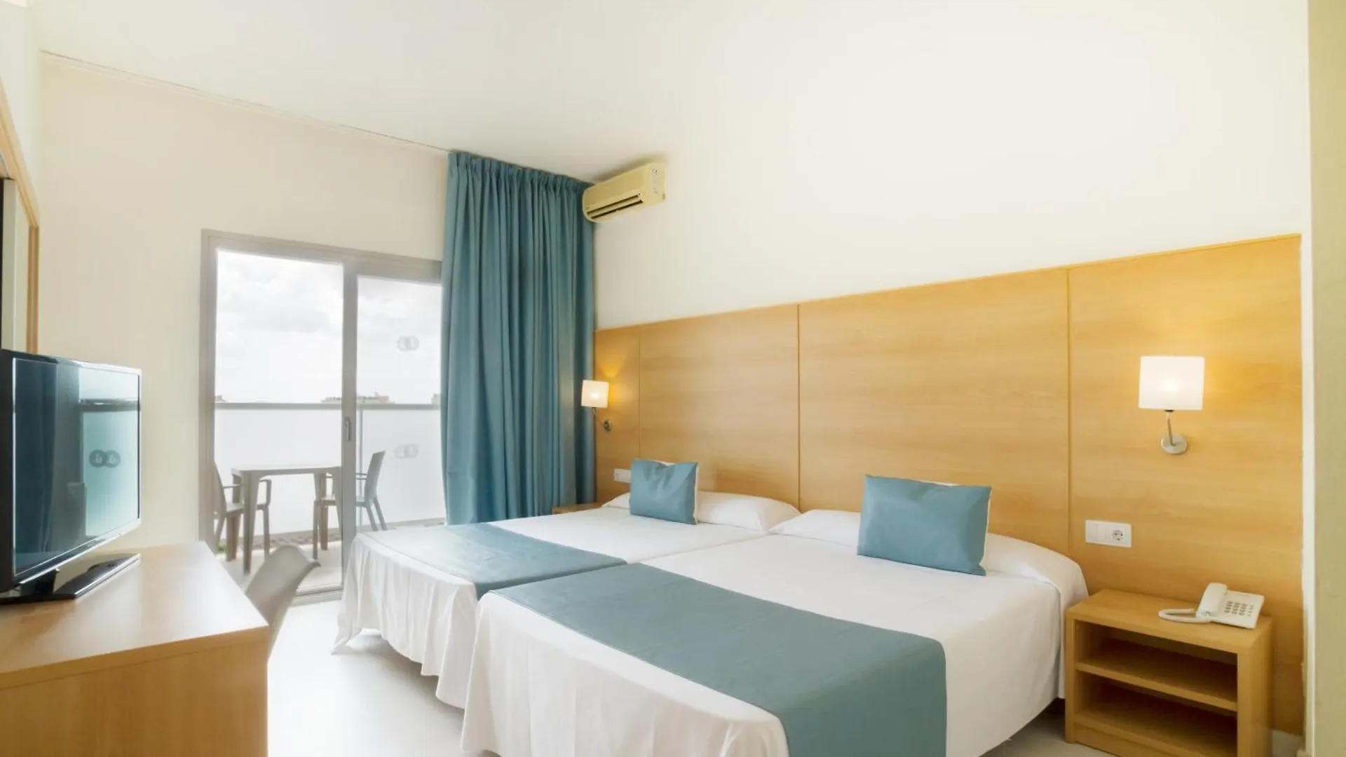 מלון קמארוגה Ibersol Playa Dorada 3*,